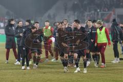 3. Liga; SSV Jahn Regensburg - FC Ingolstadt 04; Sieg Jubel Freude Spieler bedanken sich bei den Fans Simon Lorenz (32, FCI) Jonas Scholz (15, FCI) Cheftrainerin Sabrina Wittmann (FCI) Gustav Christensen (24, FCI)