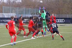 A - Junioren Bundesliga Süd/Südwest -  Saison 2021/2022 - FC Ingolstadt 04 - Eintracht Frankfurt - Bignetti Matteo Torwart Frankfurt - Nduka Donald (#4 FCI) - Foto: Meyer Jürgen