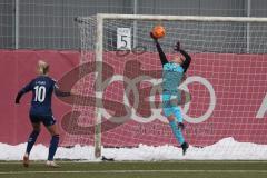 2. Fußball-Liga - Frauen - Saison 2022/2023 - FC Ingolstadt 04 - 1. FC Köln II - Torwart Daum Anna-Lena  (Nr.1 - FC Ingolstadt 04 ) - Mesmer Heike #10 Köln - Foto: Meyer Jürgen