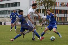 Kreisklasse - Saison 2025/26- MTV Ingolstadt - VFB Kipfenberg - Marco Battaglia weiss MTV - Sergen Aslan blau Kipfenberg links - Jonas Gößl blau Kipfenberg rechts - Foto: Meyer Jürgen