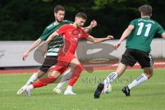 Bezirksliga - Saison 2022/2023 - FC Fatih Ingolstadt - VSST Günzelhofen - Tomislav Marinovic rot Fatih - Heiko Roth grün Günzelhofen - Paul Fischer #11 grün Günzelhofen - Foto: Meyer Jürgen