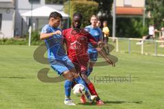 Kreisliga - Saison 2025/26- SV Hundszell - SV Zuchering - Glenn Heicappell rot Zuchering - Luca Kammerer blau Hundszell - Foto: Meyer Jürgen