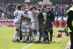 3. Liga; SV Meppen - FC Ingolstadt 04; Tor Jubel Treffer 0:1 Patrick Schmidt (9, FCI) mit dem Kopf, an der Seitenlinie, Spielerbank Cheftrainer Michael Köllner (FCI) Co-Trainer Maniyel Nergiz (FCI) Arian Llugiqi (25, FCI) Tobias Schröck (21, FCI)