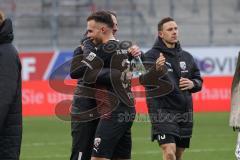 2.BL; FC Ingolstadt 04 - SG Dynamo Dresden; Sieg Jubel Freude Cheftrainer Rüdiger Rehm (FCI) gratuliert Patrick Schmidt (32, FCI)