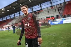 3. Liga; FC Ingolstadt 04 - 
Rot-Weiss Essen; Sieg Jubel Freude Spieler bedanken sich bei den Fans, Ehrenrunde, Deniz Zeitler (38, FCI)