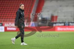 3. Liga; FC Ingolstadt 04 - TSG Hoffenheim II; Sieg Jubel Freude 3:2 Spieler bedanken sich bei den Fans Cheftrainerin Sabrina Wittmann (FCI) geht zum Interview