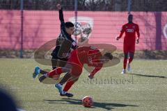 A - Junioren Bundesliga Süd/Südwest -  Saison 2021/2022 - FC Ingolstadt 04 - FC Bayern München - Dibrani Benjamin schwarz Bayern M. #28 - Udogu David (#3 FCI) - Foto: Meyer Jürgen