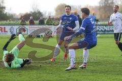 Kreisliga - Saison 2024/25- SV Hundszell - SV Menning -  - Korbinian Rankl blau #5 Menning - Lucas Steinbach Torwart Hundszell - GFlorian Dormeier blau Menning #17 - Foto: Meyer Jürgen