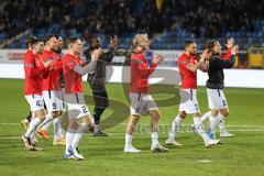 3. Liga; SV Waldhof Mannheim - FC Ingolstadt 04; bedanken sich bei den Fans vor dem Spiel Denis Linsmayer (23, FCI) Tobias Bech (11, FCI) Pascal Testroet (37, FCI) Tim Civeja (8, FCI) Felix Keidel (43, FCI) Moussa Doumbouya (27, FCI)