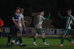Landesliga - Saison 2025/26 - SV Manching - SC Oberweikertshofen - Fabian  Neumayer (Nr.9 - SV Manching) verwandelt einen Elfmeter zum 1:0 Führungstreffer - jubel -  Sebastian Graßl (Nr.10 - SV Manching) - Foto: Meyer Jürgen