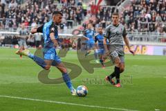 2.BL; FC St. Pauli - FC Ingolstadt 04, Flanke Nassim Boujellab (8, FCI) Medic Jakov (18 Pauli)