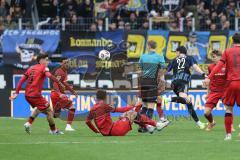 3. Liga; 1. FC Saarbrücken - FC Ingolstadt 04; Zweikampf Kampf um den Ball Emre Gül (5, FCI) Emilio Kehrer (44, FCI) Fredrik Carlsen (8, FCI) Caliskaner Kaan (22 FCS) Max Plath (14 FCI)