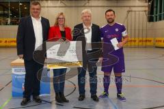 Lotto - Hallen - Bayerncup -  Saison 2022/2023  - Siegerehrung - Herbert Nerb links Bürgermeister Manching - Ludwig Schmidt mitte - BFV - Foto: Meyer Jürgen