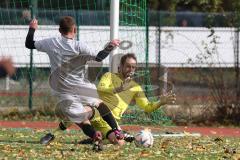 2023_11_5 - Kreisklasse - Saison 2023/24 - TSV Lenting - SV Eitensheim  - Arianit Racaj grau Lenting - Christoph Hirsch Torwart Eitensheim - Foto: Meyer Jürgen