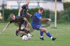 Kreisklasse - Saison 2025/26- TSV Großmehring - ST Scheyern - Benedikt Neubauer blau Großmehring - Alexander Neukäufer schwarz Scheyern - Foto: Meyer Jürgen