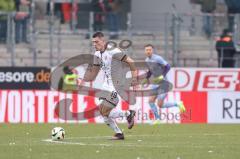 3. Liga; Rot-Weiss Essen - FC Ingolstadt 04; Mladen Cvjetinovic (19, FCI) hinten Torwart Boevink Pelle (26 FCI)