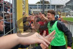 3.Liga - Saison 2022/2023 - TSV 1860 München - FC Ingolstadt 04 -  Das Spiel ist aus - Jubel  - Die Mannschaft bedankt sich bei den Fans -Tanzen - Torwart Markus  Ponath (Nr.40 - FCI) - Foto: Meyer Jürgen