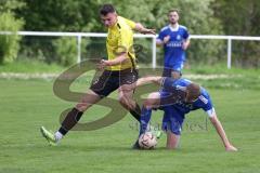 Kreisliga - Saison 2022/2023 - TSV Oberhaunstadt - FC Hitzhofen - Philipp Stipic gelb Hitzhofen  - Simon Bellinghausen blau Oberh.stadt -  - Foto: Meyer Jürgen