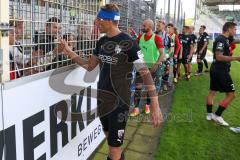 3.Liga - Saison 2022/2023 - SC Freiburg II - FC Ingolstadt 04 - Die Mannschaft bedankt sich bei den Fans - Tobias Schröck (Nr.21 - FCI) -  - Foto: Meyer Jürgen