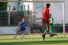 Freundschaftsspiel - Saison 2023/2024 - SV Manching - FC Ingolstadt 04 - Torwart Sebastian Stegert (Nr.1 - SV Manching) - Leandro Kreit Casale (Nr.17 - FCI II) - Ralf Schröder (Nr.21 - SV Manching) -  - Foto: Meyer Jürgen