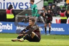 2.BL; SV Werder Bremen - FC Ingolstadt 04; Spiel ist aus Unentschieden, enttäuscht und fertig am Boden Dennis Eckert Ayensa (7, FCI) hinten Merlin Röhl (34, FCI)