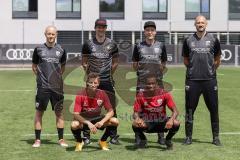 2. Bundesliga - FC Ingolstadt 04 - Trainingsauftakt mit neuem Trainerteam - Neuzugänge hinten v.l. Athletik-Trainer Luca Schuster (FCI) Co-Trainer Thomas Karg (FCI) Cheftrainer Roberto Pätzold (FCI) Torwart-Trainer Robert Wulnikowski (FCI) vorne Jan Hendr