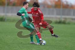Kreisklasse - Saison 2025/26- TSV Lenting - Türkisch SV Ingolstadt - Cedric Thiel grün Lenting - Arda Keskin rot Türk SV - Foto: Meyer Jürgen