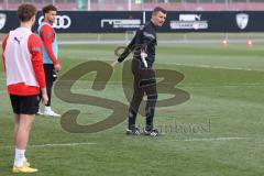 3.Liga - Saison 2022/2023 - FC Ingolstadt 04 -  - Cheftrainer Michael Köllner (FCI) beim ersten Training - Cheftrainer Michael Köllner (FCI) gibt Anweisungen -  - Foto: Meyer Jürgen