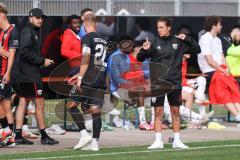 Testspiel ; 3. Liga; FC Ingolstadt 04 - VfR Mannheim; Cheftrainerin Sabrina Wittmann (FCI) redet mit Yannick Deichmann (20, FCI)