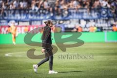 3. Liga; FC Ingolstadt 04 - Arminia Bielefeld; Niederlage, hängende Köpfe 0:3 Cheftrainerin Sabrina Wittmann (FCI) geht zu den Fans