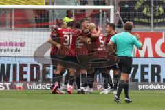 3. Fußball-Liga - Saison 2022/2023 - FC Ingolstadt 04 - SpVgg Bayreuth - Das Spiel ist aus - Jubel - Nico Antonitsch (Nr.5 - FCI) - Marcel Costly (Nr.22 - FCI) - Pascal Testroet (Nr.37 - FCI) - Denis Linsenmayer (Nr.23 - FCI) - Calvin Brackelmann (Nr.17 -