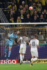 DFB Pokal; Borussia Dortmund - FC Ingolstadt 04; rettet Torwart Fabijan Buntic (24, FCI)