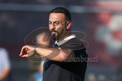 Totopokal- Saison 2023/2024 - SV Manching  - VFB Eichstätt - Cheftrainer Serkan Demir (SV Manching) sieht auf die Uhr - - Foto: Meyer Jürgen