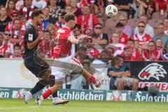 3. Liga - Saison 2025/26 - Energie Cottbus - FC Ingolstadt 04  - Carlsen Frederic Bennedsgaard (Nr.8 - FC Ingolstadt 04) - Tim Campulka (Nr.4 - FC Energie Cottbus) - Foto: Meyer Jürgen