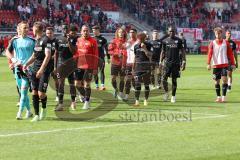 3.Liga - Saison 2022/2023 - Hallersche FC - FC Ingolstadt 04 - Die Mannschaft auf dem Weg zu den Fans und bedanken sich -  - Foto: Meyer Jürgen