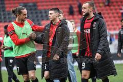 3. Liga; FC Ingolstadt 04 - Rot-Weiss Essen; nach dem Spiel Spieler bedanken sich bei den Fans Valmir Sulejmani (7, FCI) Felix Keidel (43, FCI) David Kopacz (29, FCI)