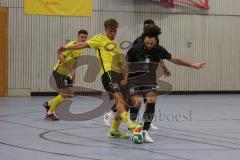 Lotto Bayern Hallencup - Lindenkreuzhalle Saison 2024/25 - FC Hitzhofen - FC Türk Sport Garching  - Tobias Schmid gelb Hitzhofen - Abdulhamit Zorlu schwarz Türk Garching - Foto: Meyer Jürgen