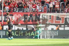 3. Liga; Rot-Weiss Essen - FC Ingolstadt 04; Abstoß Torwart Kai Eisele (25, FCI) Dennis Kaygin (10, FCI)