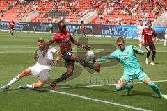 3.Liga - Saison 2022/2023 - FC Ingolstadt 04 -  1. FC Saarbrücken - Moussa Doumbouya (Nr.27 - FCI) mit einer Torchance. - - Torwart Daniel Batz (Nr.1 - 1. FC Saarbrücken) - Foto: Meyer Jürgen