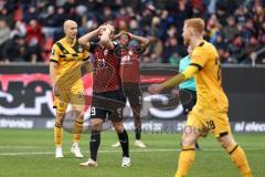 3. Liga; FC Ingolstadt 04 - SG Dynamo Dresden; Torchance verpasst David Kopacz (29, FCI) Kraulich Tobias (33 DD) Will Paul (28 DD)