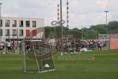 3.Liga - Saison 2023/2024 - Trainingsauftakt - FC Ingolstadt 04 - Zuschauer im Training -  - Foto: Meyer Jürgen