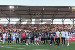 3. Liga; FC Ingolstadt 04 - TSV 1860 München; Sieg Jubel Freude Spiel ist aus 2:1, Spieler bedanken sich bei den Fans, Tanz
