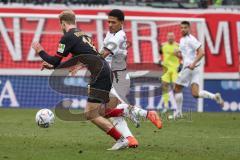 3. Liga; SV Wehen Wiesbaden - FC Ingolstadt 04; Justin Butler (31, FCI) Brumme Lucas (14 SVW)