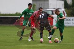 Bezirksliga - Saison 2024/25 - Freundschaftsspiel - SV Manching - TSV Gaimersheim - Torwart Thomas Obermeier (Nr.1 - SV Manching) - Nico von Swiontek Brzezinski (Nr.17 - TSV Gaimersheim) - Kemal Calik (Nr.2 - SV Manching) hinten - Dominik Schröder (Nr.14 