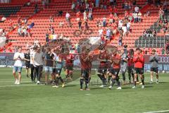 Die Mannschaft bedankt sich bei den Fans - 3.Liga - Saison 2022/2023 - FC Ingolstadt 04 -  1. FC Saarbrücken - Foto: Meyer Jürgen