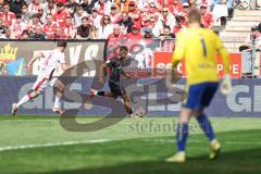 3. Liga; Rot-Weiss Essen - FC Ingolstadt 04; Marcel Costly (22, FCI) Kostka Michael (2 RWE) Torwart Golz Jakob (1 RWE)