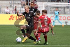 3.Liga - Saison 2022/2023 - SC Freiburg II - FC Ingolstadt 04 - Tobias Bech (Nr.11 - FCI) - Philipp Treu (Nr.2 - SC Freiburg II) -  - Foto: Meyer Jürgen