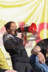 Toto-Pokal Finale; Würzburger Kickers - FC Ingolstadt 04; Sieg Jubel Freude Toto-Pokalsieg Fan Fankurve Cheftrainerin Sabrina Wittmann (FCI) ist in der Fankurve mit Megaphon