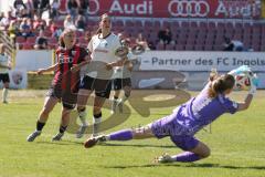 2. Bundesliga Frauen - Saison 2025/26 - FC Ingolstadt 04 Frauen - Borussia Mönchengladbach - Stefanie Reischmann (Nr.24 - FC Ingolstadt Frauen I) kommt zu spät - Frehse Jil TW Gladbach - XXXXX - Foto: Meyer Jürgen