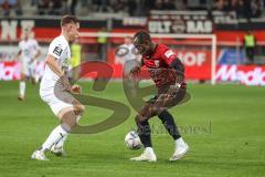 3. Liga; FC Ingolstadt 04 - Hallescher FC; Casar Aljaz (17 Halle) Moussa Doumbouya (27, FCI)